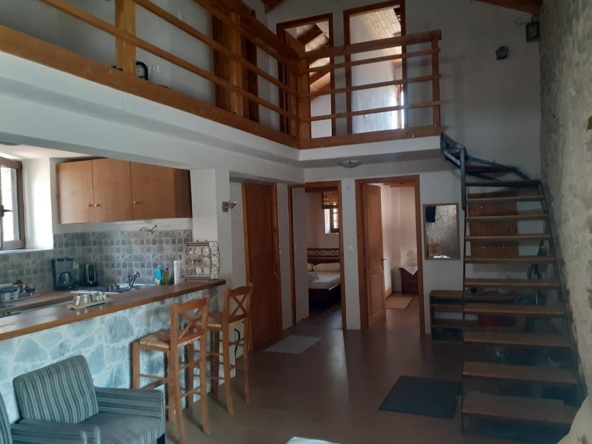 Tsitalia Cottage House Leonídion Exteriör bild